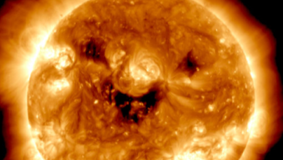 外媒：NASA捕捉到“太阳的微笑”，或预示地磁暴将至