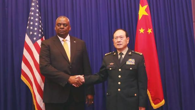 国防部长魏凤和与美国国防部长奥斯汀举行会谈