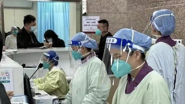 广州防疫政策调整一周，是否有发生医疗挤兑？