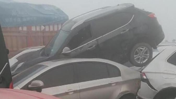 郑州郑新黄河大桥200余辆车相撞，11人已获救！目击者：早晨雾很大